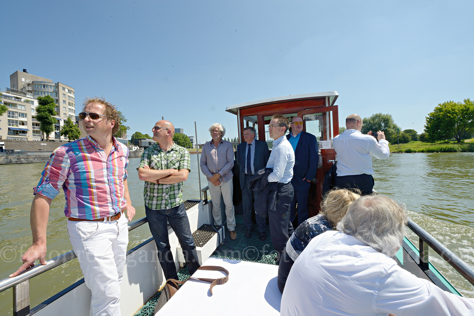 B&W per pont naar Malburgen