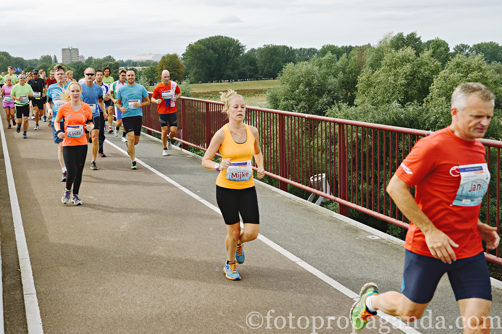 30ste Bridge to Bridge Run door Malburgen