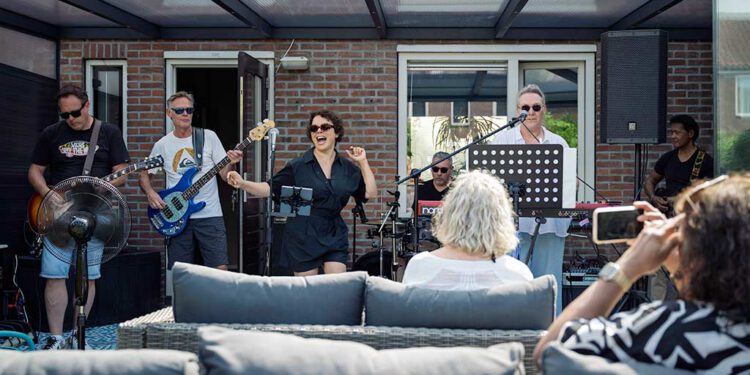 Muziek bij de buren